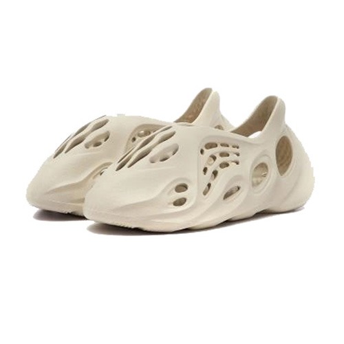 adidas yeezy rnnr sand