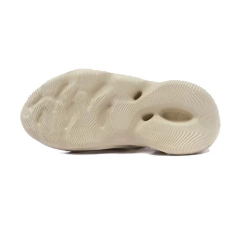 adidas yeezy rnnr sand