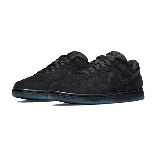 undefeated dunk low black